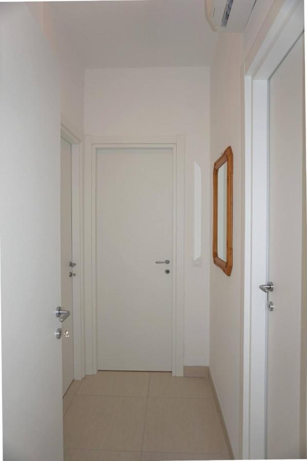 Relax By The Garden - Flat For Up To 6 Guests Apartment Porto Santa Margherita di Caorle Exterior foto
