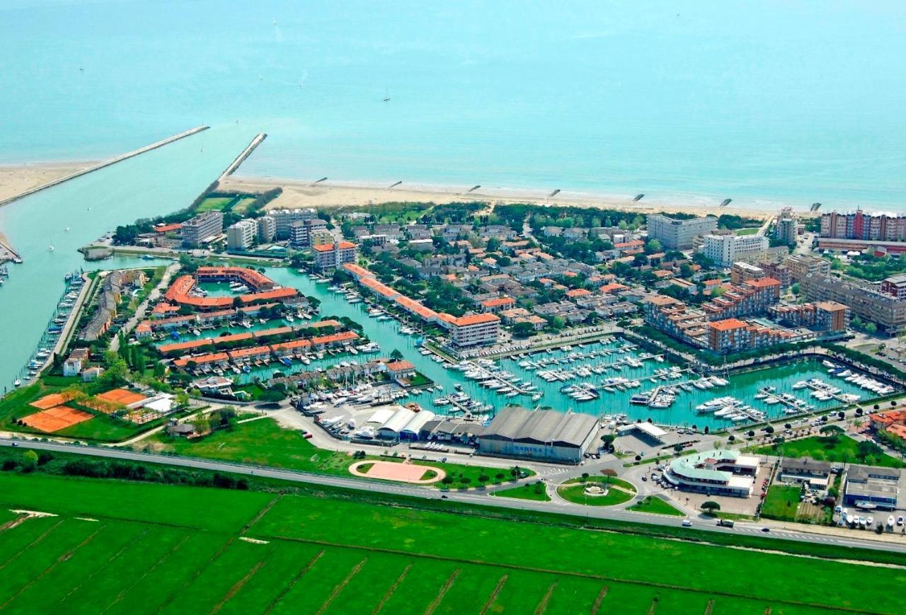 Relax By The Garden - Flat For Up To 6 Guests Apartment Porto Santa Margherita di Caorle Exterior foto