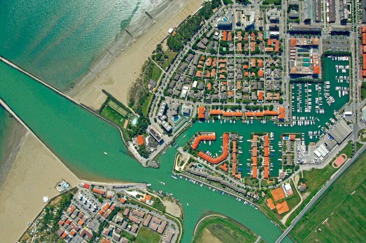 Relax By The Garden - Flat For Up To 6 Guests Apartment Porto Santa Margherita di Caorle Exterior foto