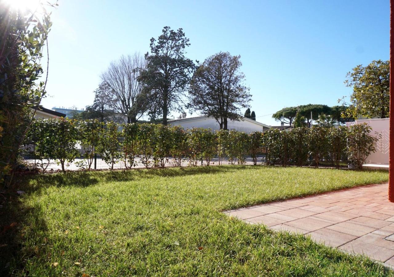 Relax By The Garden - Flat For Up To 6 Guests Apartment Porto Santa Margherita di Caorle Exterior foto